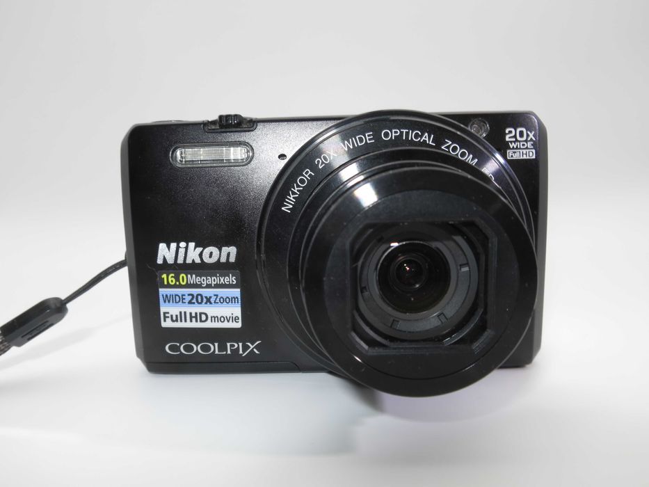 Nikon Coolpix S7000 ултра компактен цифров фотоапарат с 20х опичен зум, 16MP, Wi-Fi, Full-HD видео клип, дигитална камера в отлично състояни