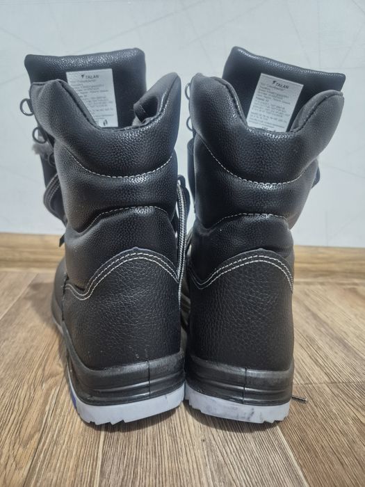 Продам зимние рабочие ботинки