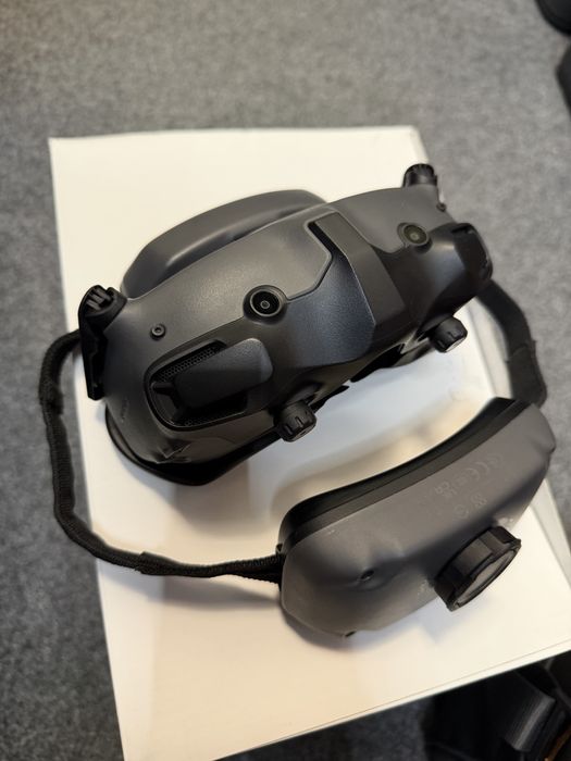 Vand drona dji avata 2 -  fly more combo- 3 acumulatori