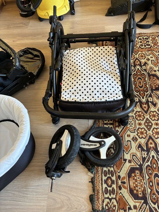 Бебешка количка 3в1 със зимен, летен кош и столче за кола