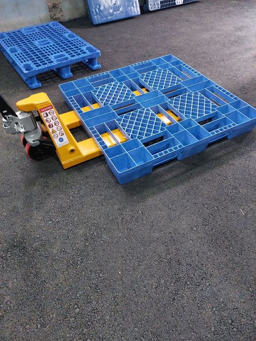 Поддоны пластиковые новые. Размером 1200х1200х150 цена  425000  сум  1