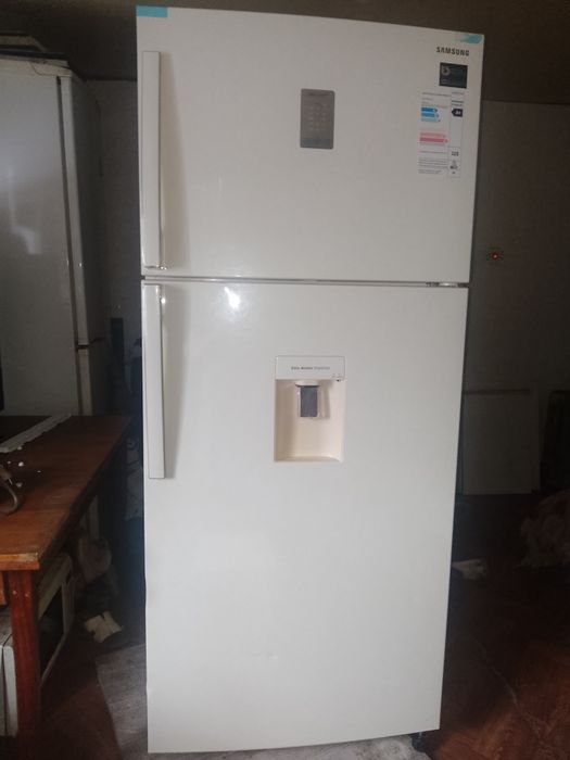 Продам холодильники