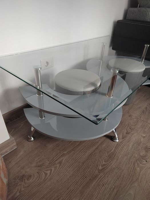 Masa de sticla cu tabureti