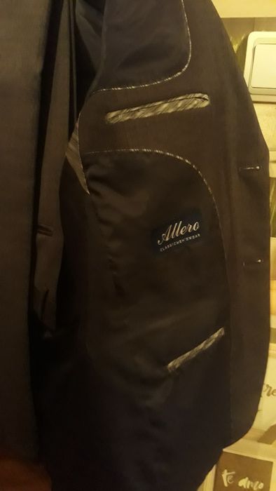 Костюм . 10000 тенге .