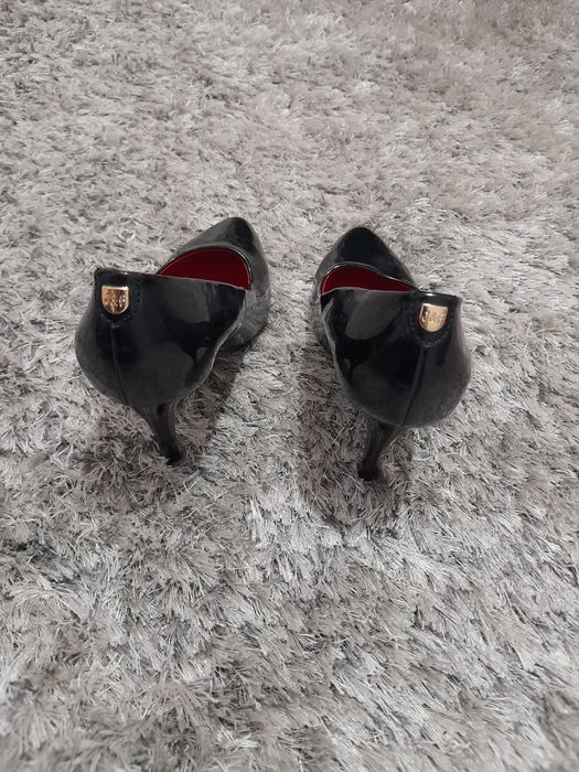 Pantofi negri de lac cu toc mas.38