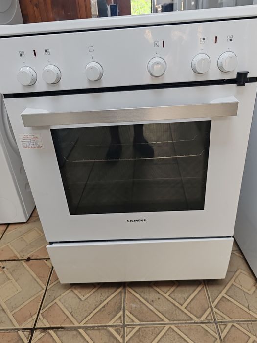 Свободно стояща печка с керамичен плот Сименс Siemens с две години гаранция!