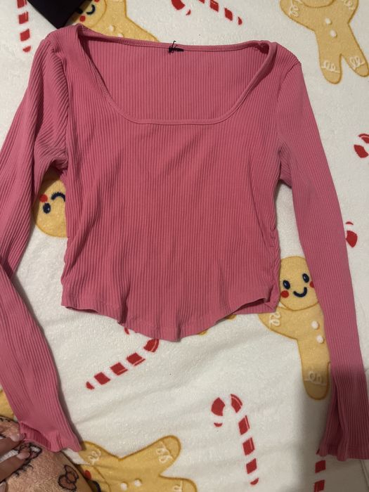 Комплект от две тениски и една блуза с дълъг ръкав.