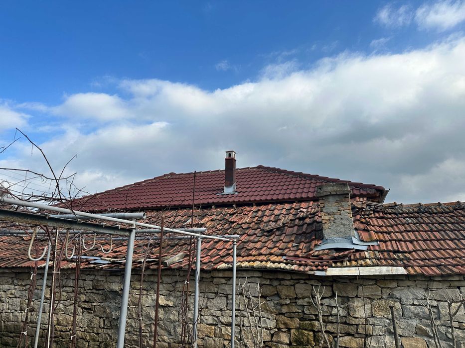 Къща с нов покрив в с. Златина, общ. Провадия, обл. Варна