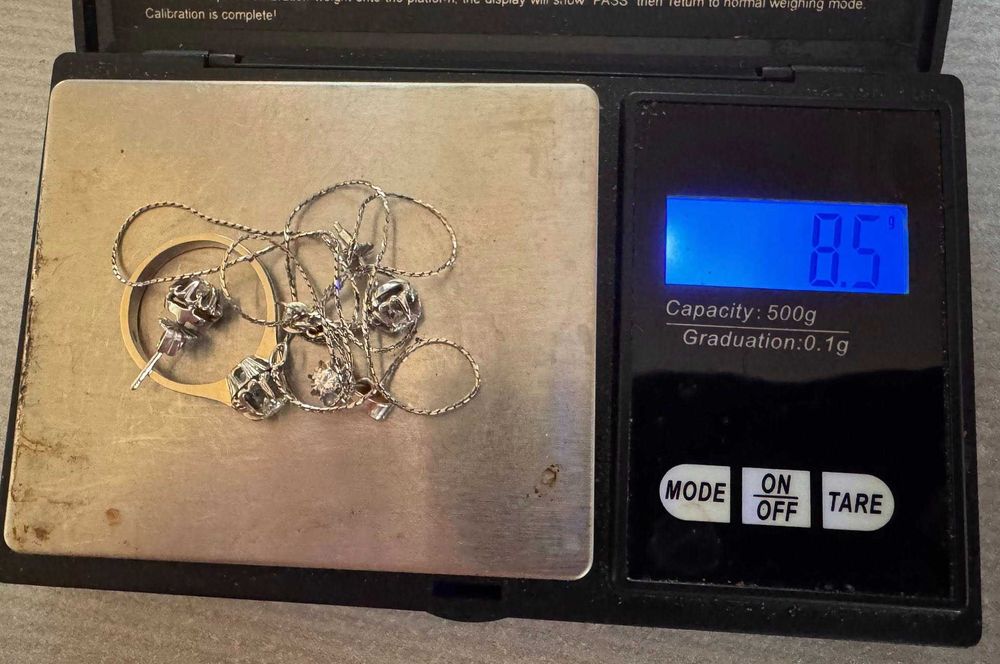 Set complet aur alb 18k cu diamante naturale si certificat.