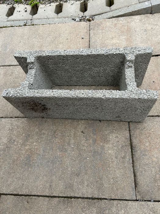 Vând bolțari beton diferite dimensiuni noi