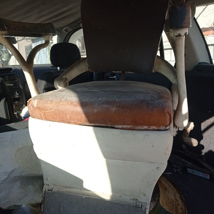 Антикварен механичен зъболекарски стол