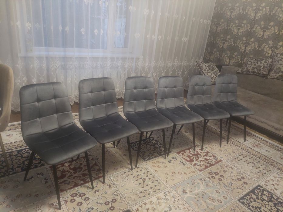 Продам стулья новые