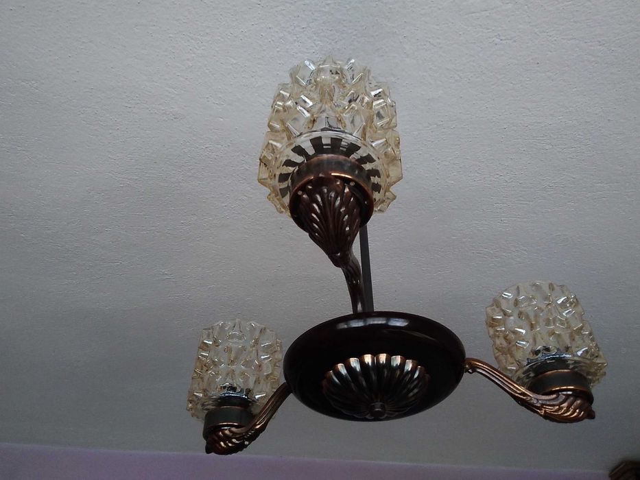 Продавам полилей тройка с медни орнаменти