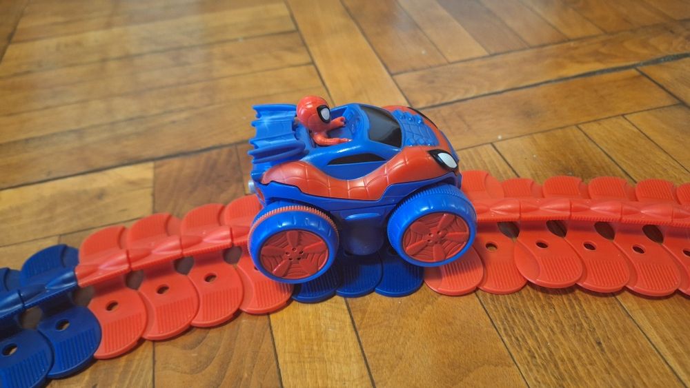 Traseu cu spider-man.