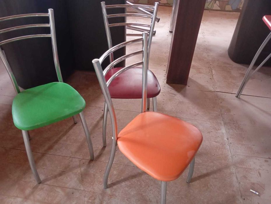 Продаю стол и стулья