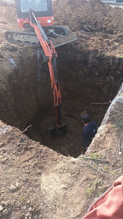 Miniexcavator de inchiriat