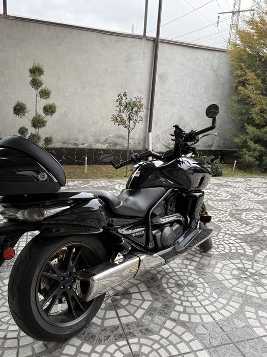 Мотоцикл Honada DN-1 единственный в Узбекистане