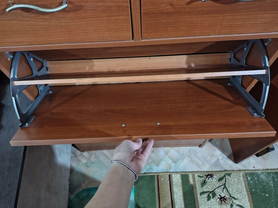 Продам Обувницу.