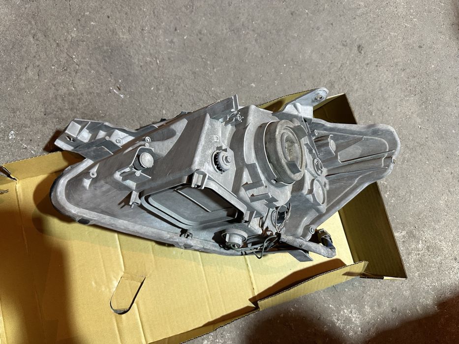 Передние фары ярис