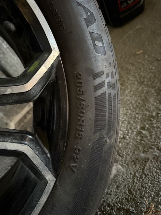 Продам резину с дисками комплект