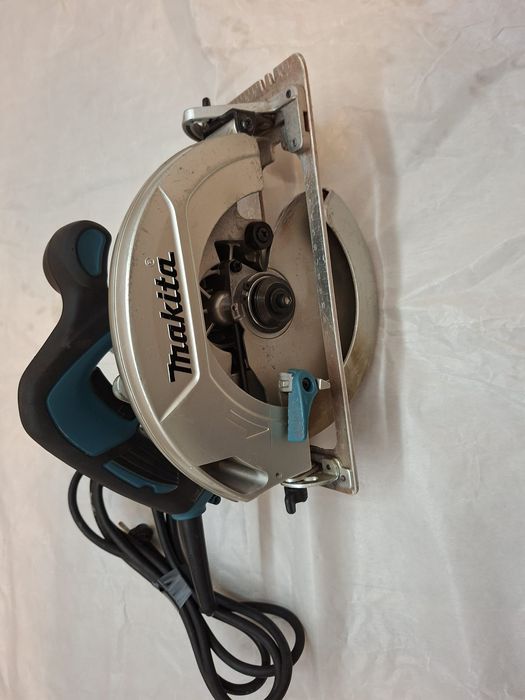 Circular Makita hs 7601