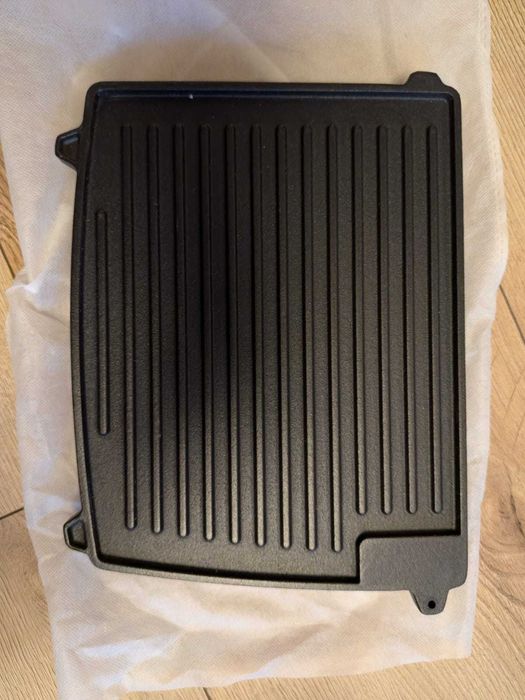Placă/grătar din fontă pentru grătarele pe gaz Enders, accesoriu solid – negru, 32 × 24 cm.