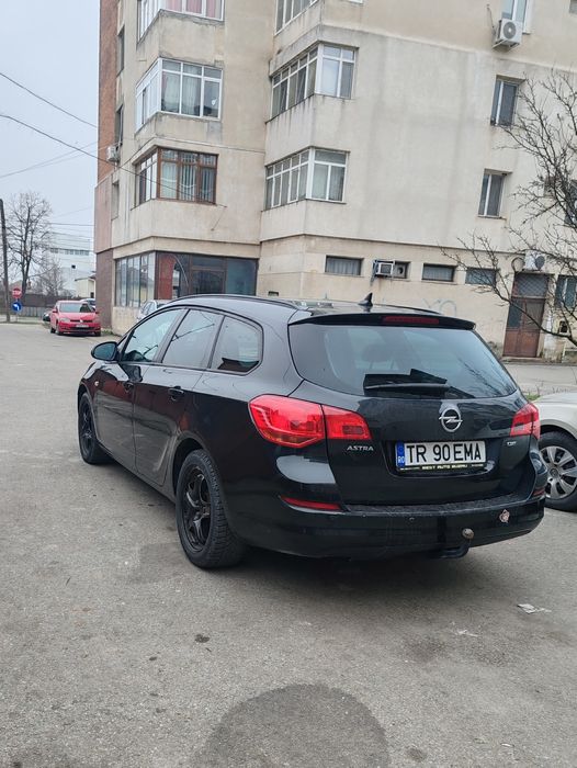 Opel Astra J Sport Tourer 2012