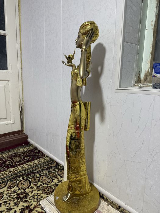 Декоративная интерьерная скульптура (золото) подрожание