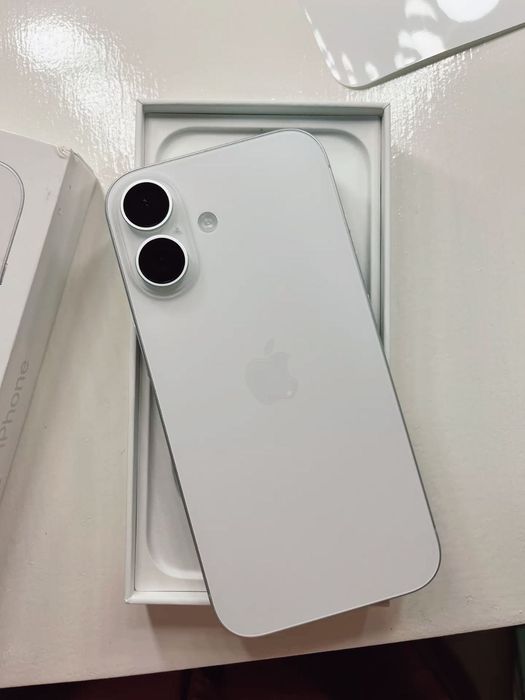 Телефон Iphone 16 128GB цвят бял