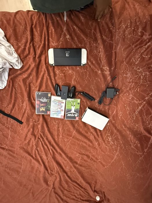 Nintendo switch в хорошем состянии + игры