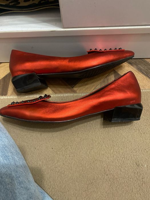 Продаеться кожанная женская обувь valentino