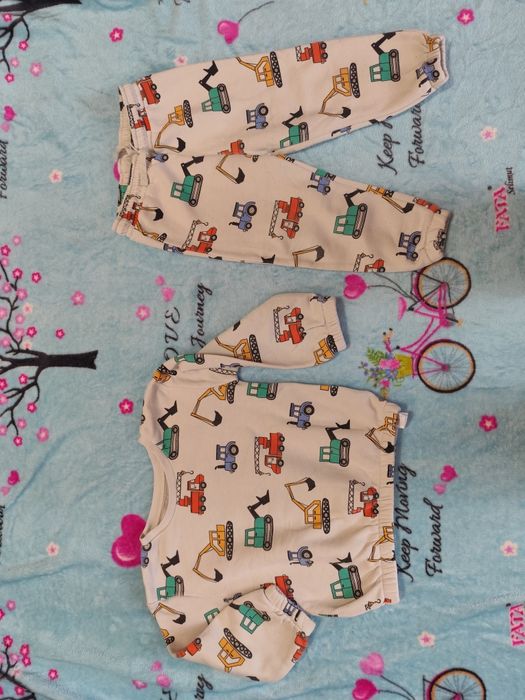 Продам пакет вещей на мальчика в отличном состоянии на 2-3 года.