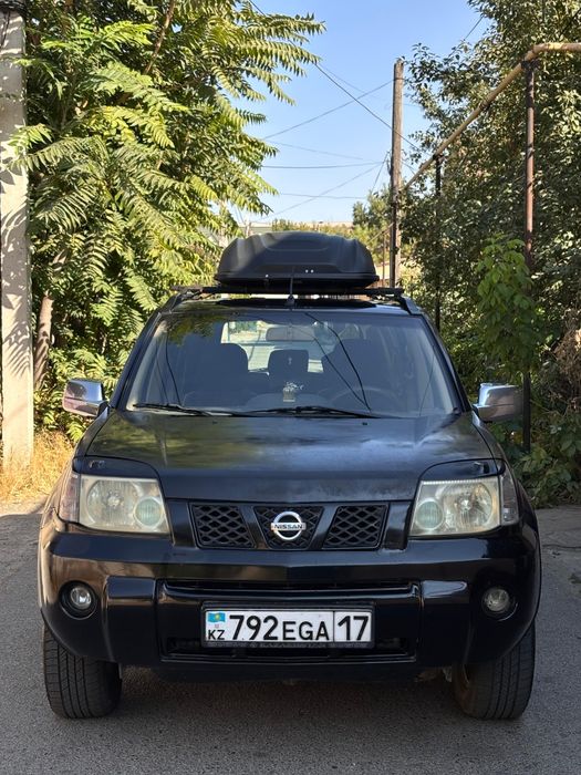 Машина Nisan X-Trail