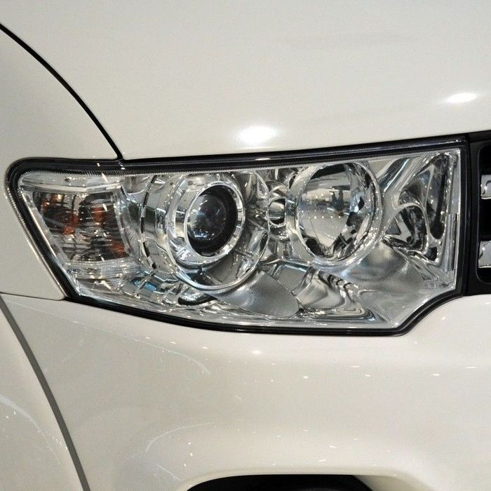 Стекла фар Mitsubishi padjero sport