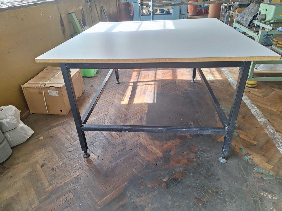 Маса - работна, стабилна