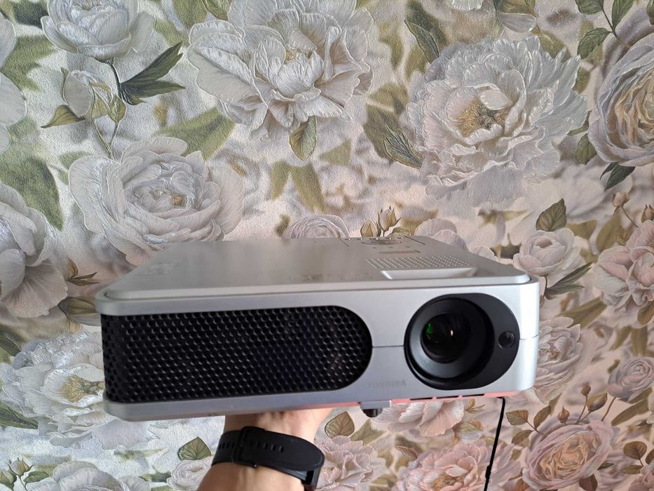 Продам 3LCD-проектор Toshiba TLP-XD2000