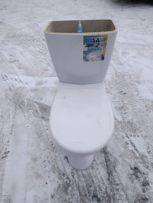 Унитаз для рабочих  в рабочем состоянии