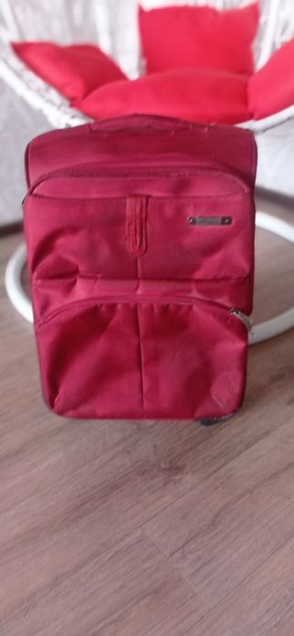 Продам хорошие классные чемоданы