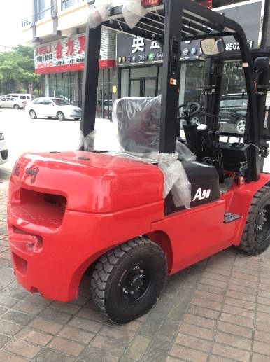 Вилочный погрузчик. Новый.9700 $