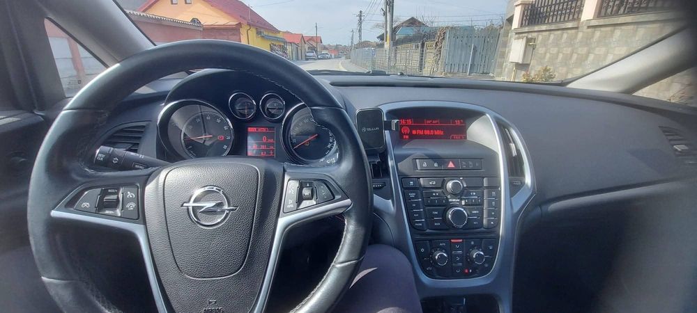 Vând Opel Astra j
