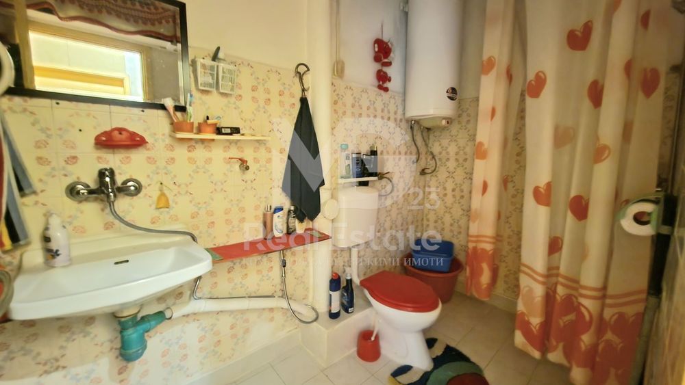 Двустаен с ТРИ отделни помещения и ГАРАЖ в Центъра на Асеновград!