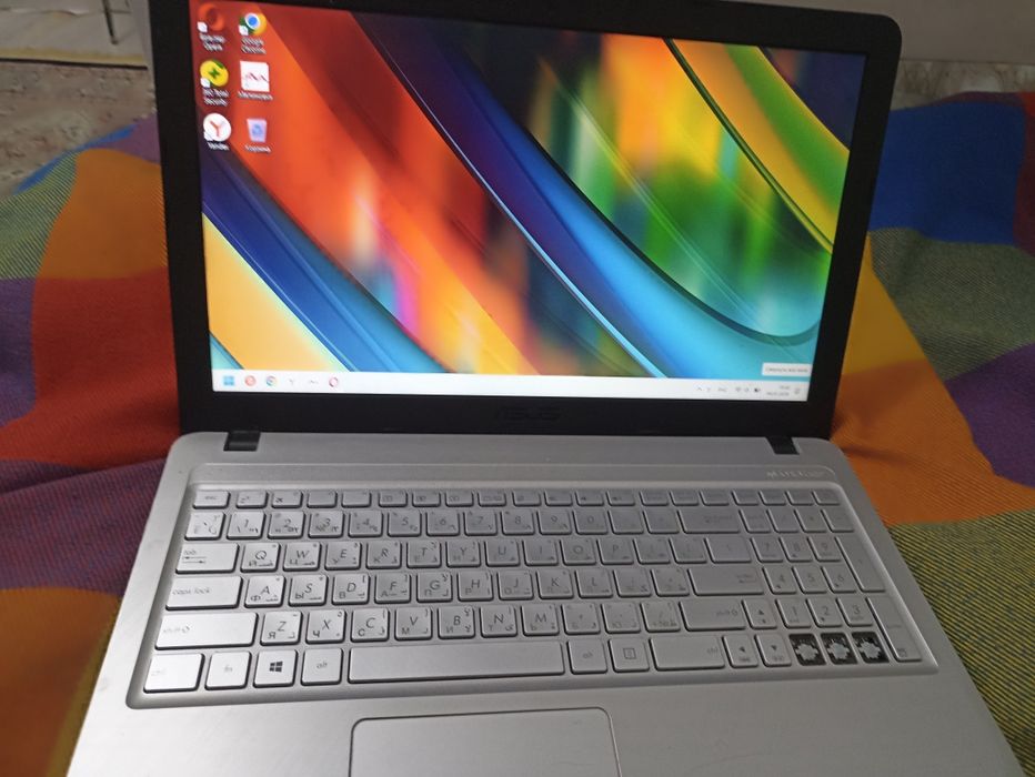 Продам ноут без гарантии, торг есть