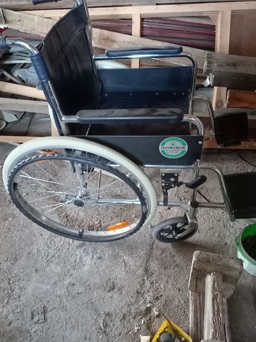 Продается кресло-коляска для людей с ограниченными возможностями