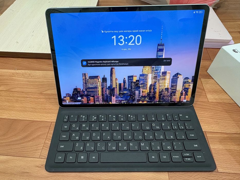 планшет Huawei MatePad S с клавиатурой и стилусом