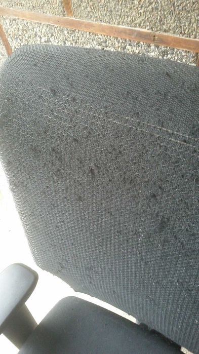 Офис стол Interstuhl със забележки по тапицерията