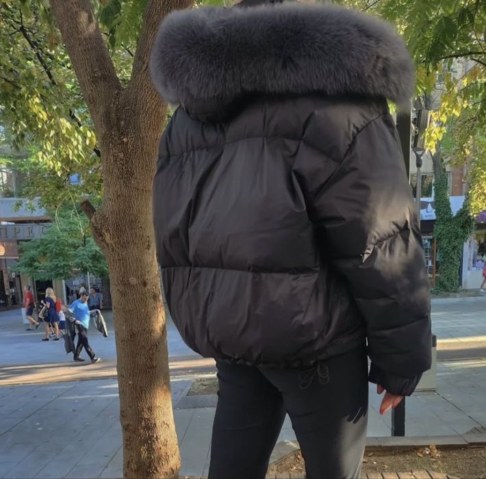 Яке с богата качулка с пух и пълнеж пера