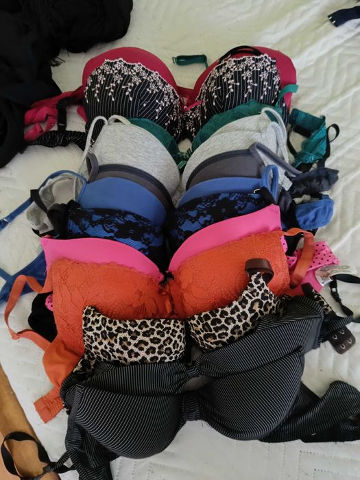 Сутиени различни модели