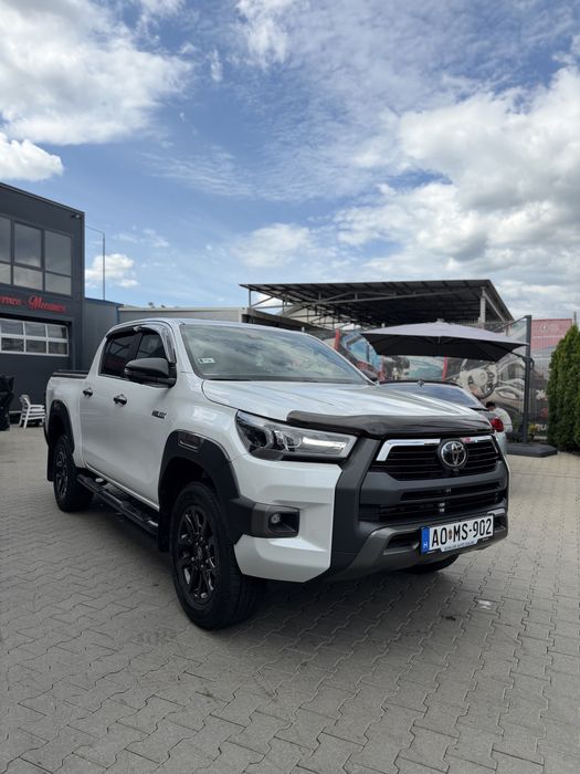 Toyota hilux invincible