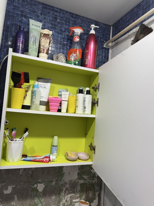 Продам зеркало с полкой