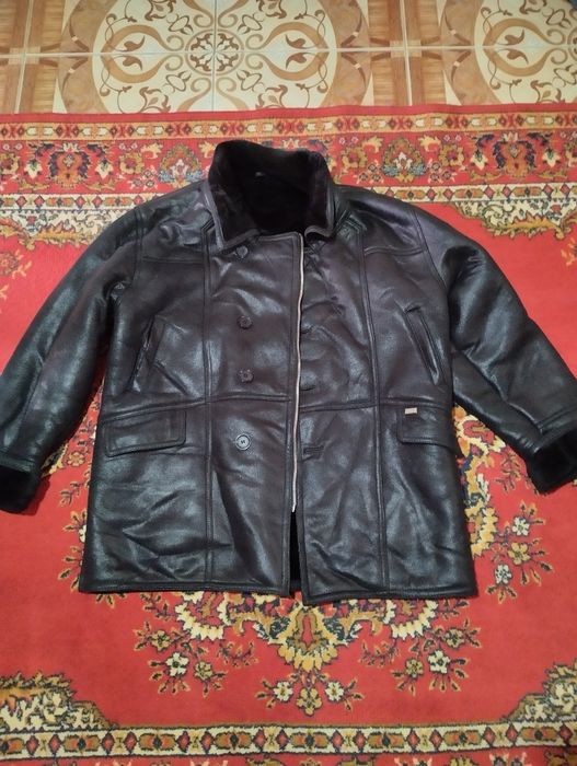 Продаю верхнюю одежду